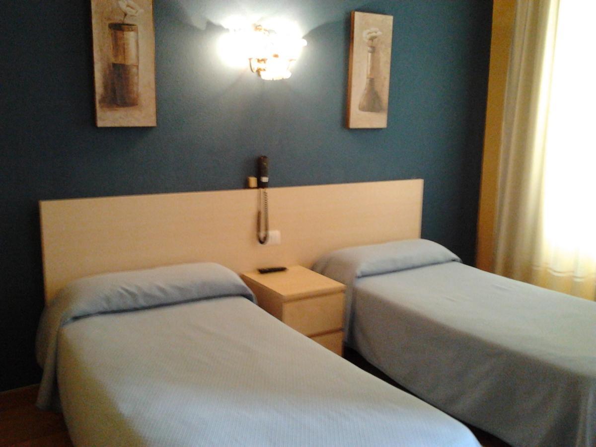 Hotel Luzon ซาน บีเซนเต เด ลา บาร์เกรา ภายนอก รูปภาพ